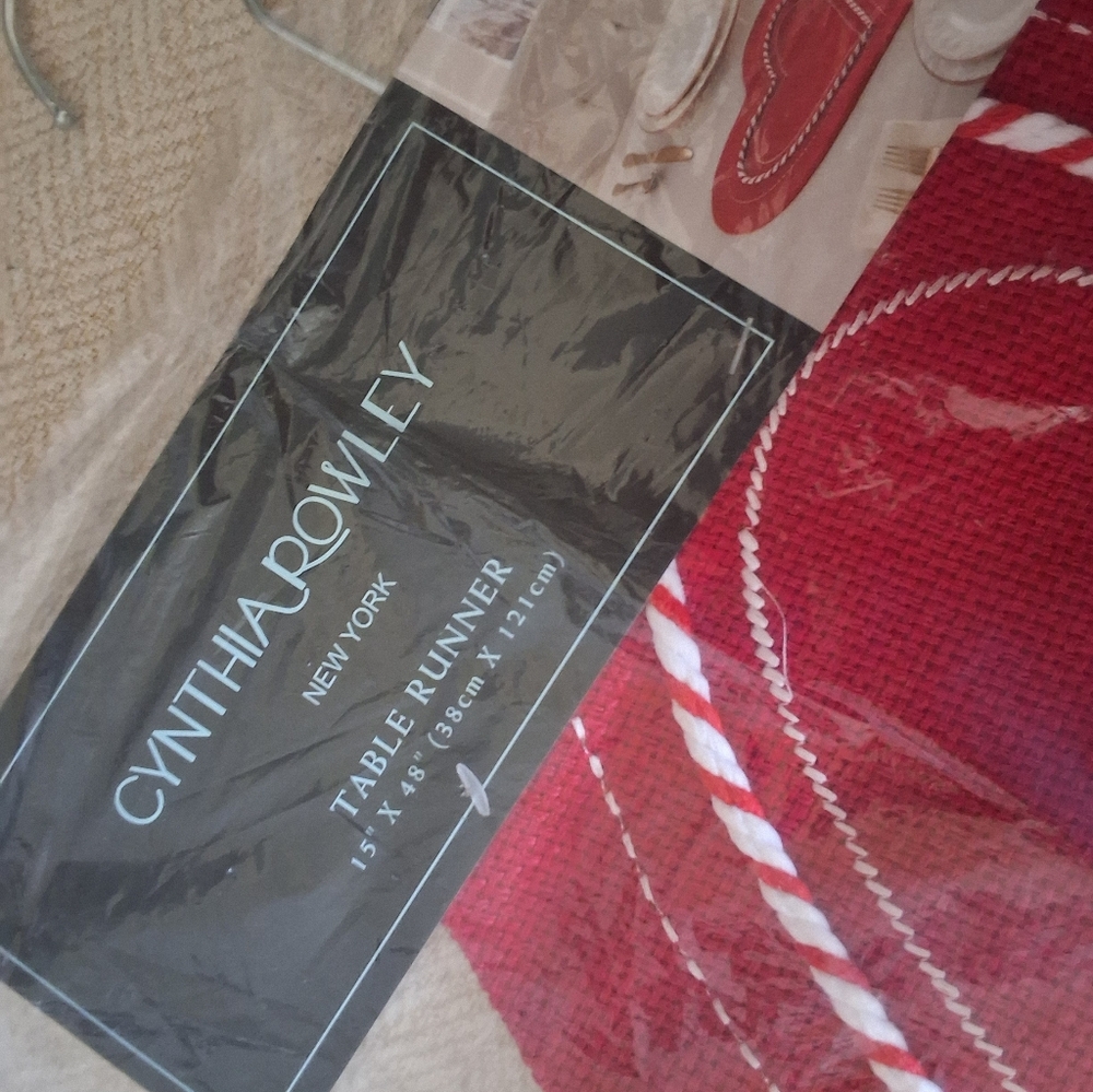 NWT CYNTHIA ROWLEY Red Hearts Table Runner - Picture 4 of 9
